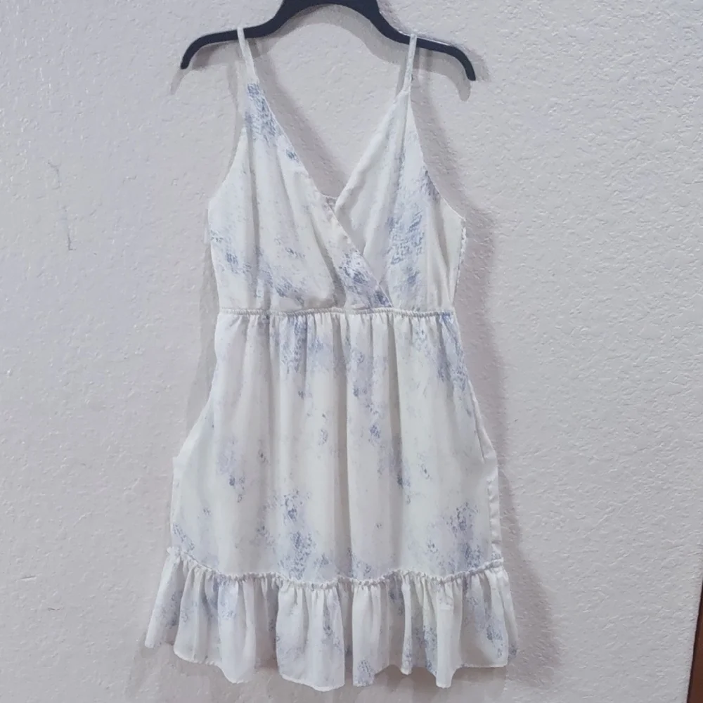 Sim & SamWhite and Blue Sleeveless Dress - Picture 17 of 17